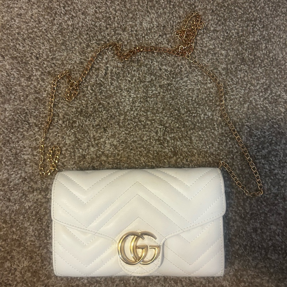 White Gucci clutch wallet -great condition